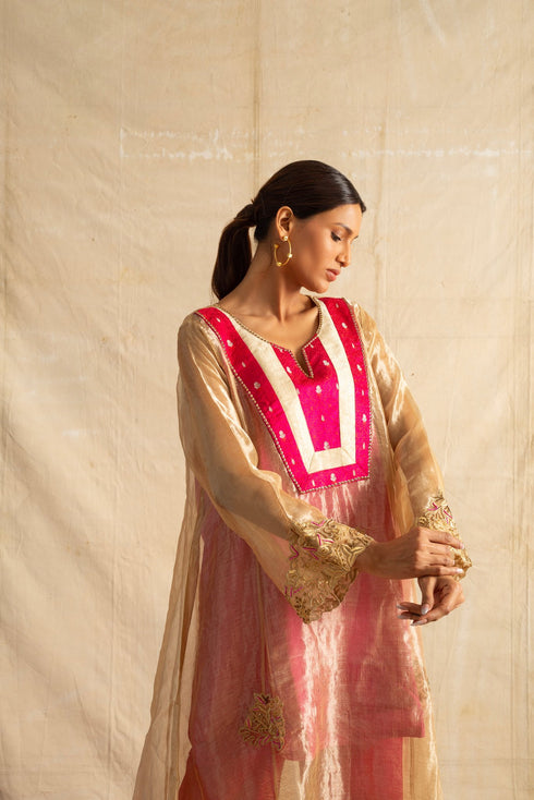 Tarini Suit Set in Fuchsia